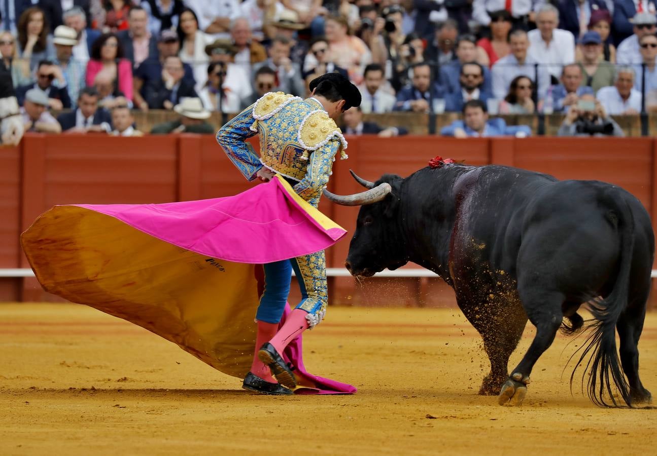 En fotos, corrida de toros del viernes del ciclo